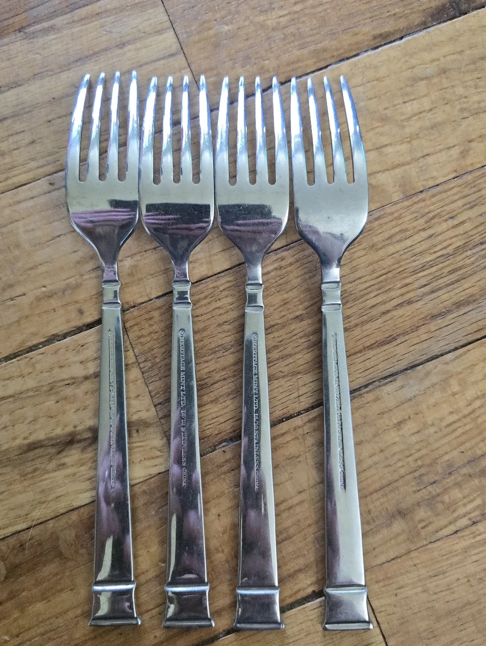 4 Dinner Forks Heritage Mint Ltd BENTLEY Stainless Glossy 18/10 Flatware 7 3/4